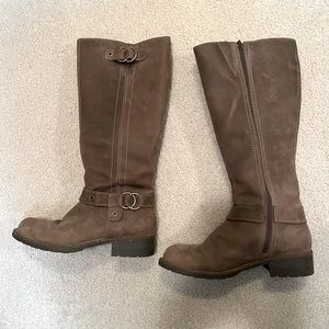 Women’s size 8.5 leather brownish grey zip up boot with small heel by Clarks.